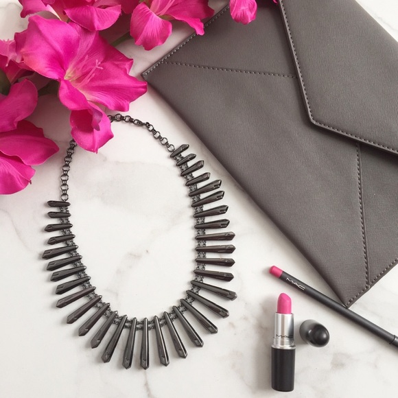 Kendra Scott Jewelry - Kendra Scott Jill statement necklace in gunmetal